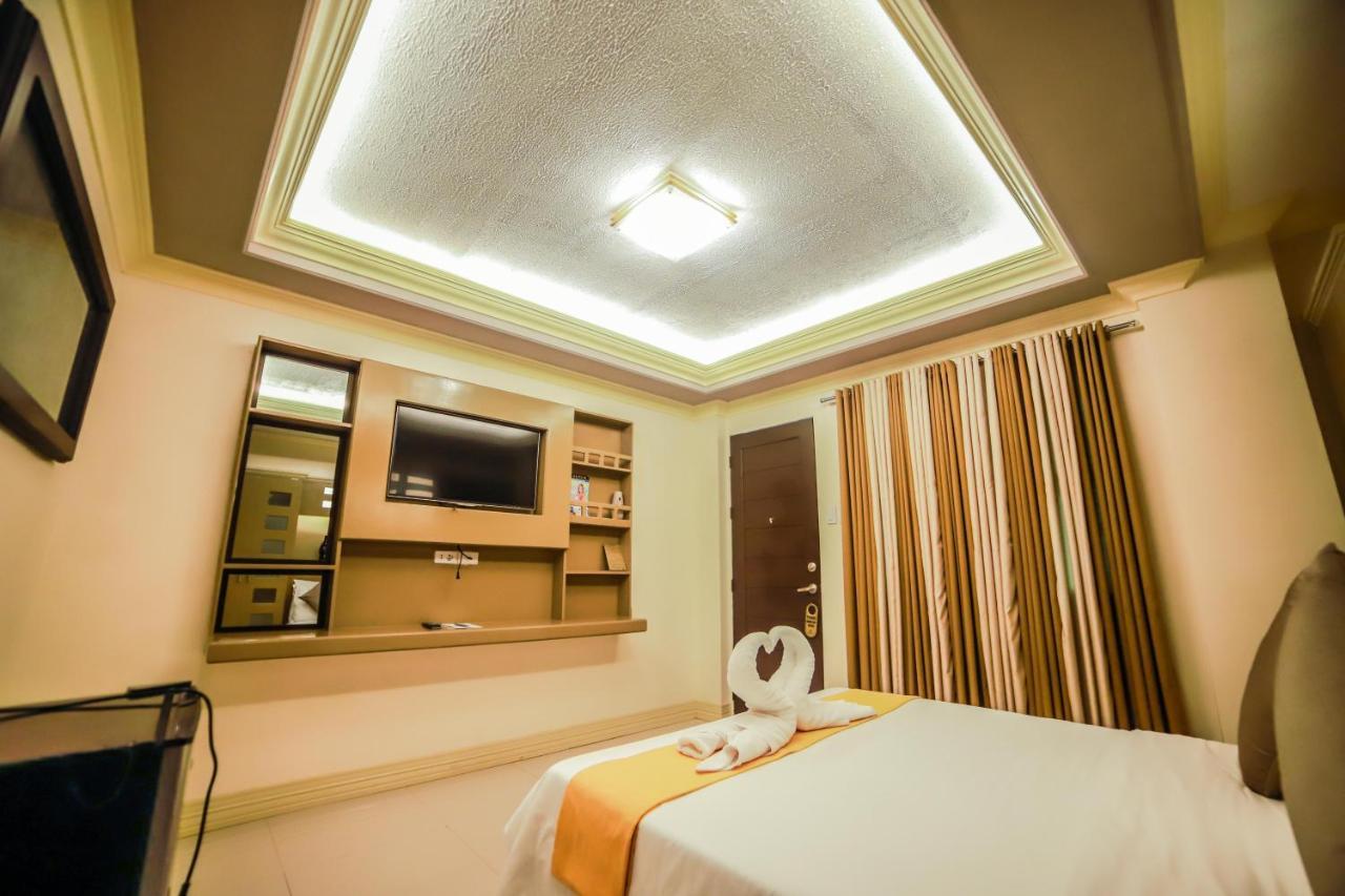 Villa Esmeralda Bryan'S Resort Hotel And Restaurant Palayan City Exterior photo